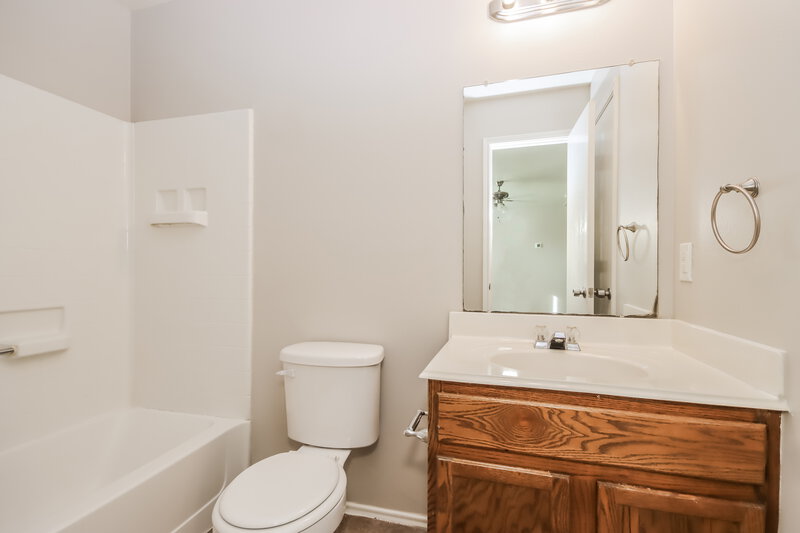 1,785/Mo, 16830 Perryton Ln Houston, TX 77073 Bathroom View 2