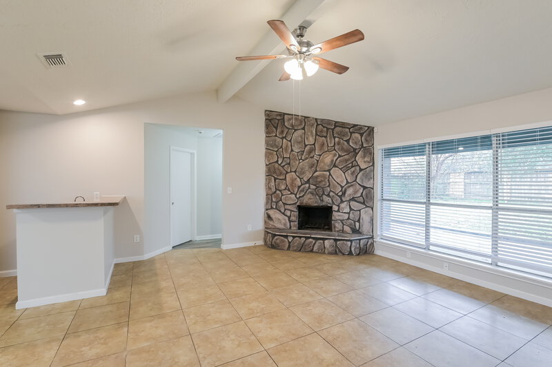 1,705/Mo, 16319 N Mist Dr Houston, TX 77073 Living Room View