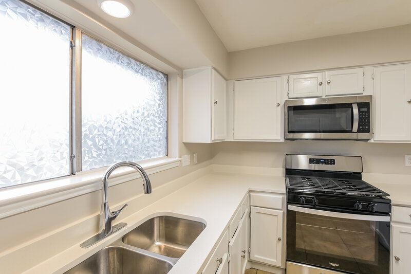 1,705/Mo, 16319 N Mist Dr Houston, TX 77073 Kitchen View