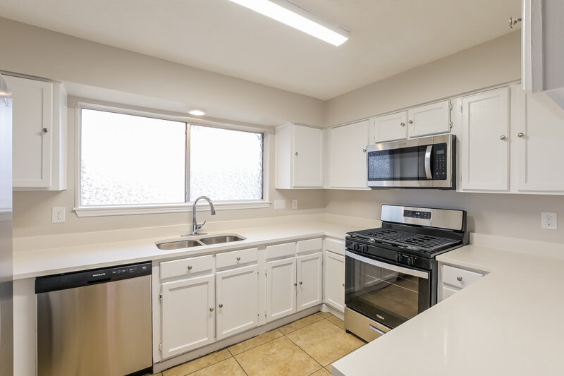 1,705/Mo, 16319 N Mist Dr Houston, TX 77073 Kitchen View 2