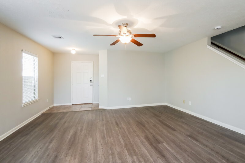 1,705/Mo, 358 Remington Harbor Ct Houston, TX 77073 Living Room View 2