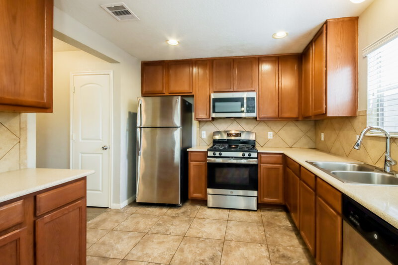 1,705/Mo, 358 Remington Harbor Ct Houston, TX 77073 Kitchen View