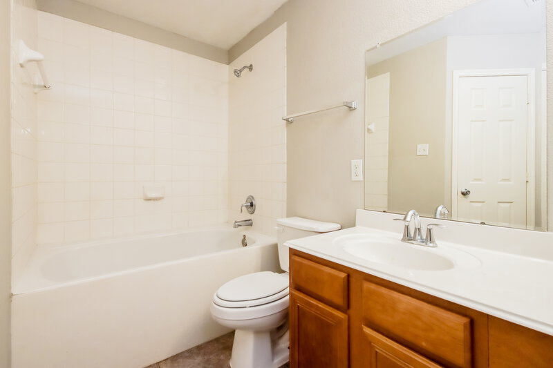 1,705/Mo, 358 Remington Harbor Ct Houston, TX 77073 Bathroom View