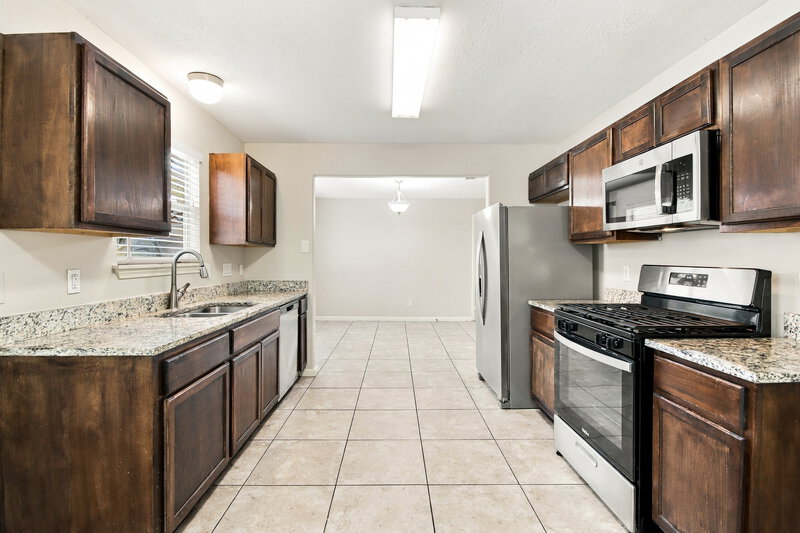 1,560/Mo, 2823 Cypress Island Dr Houston, TX 77073 Kitchen View 2