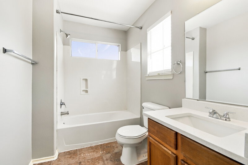 1,560/Mo, 2823 Cypress Island Dr Houston, TX 77073 Primary Bathroom View