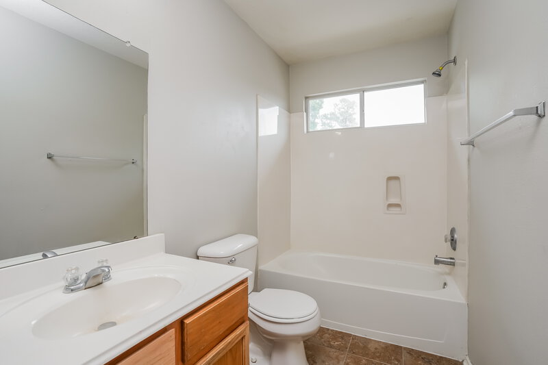 1,845/Mo, 2823 Cypress Island Dr Houston, TX 77073 Bathroom View