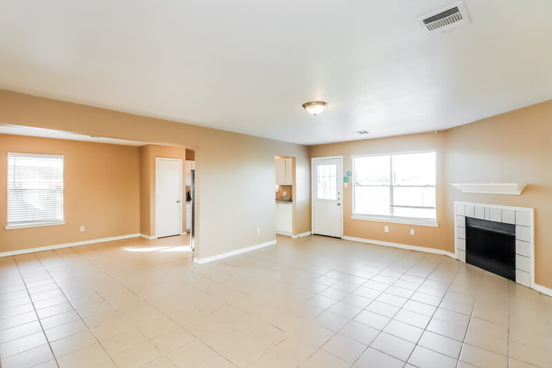 1,975/Mo, 407 Willow West Dr Houston, TX 77073 Living Room View