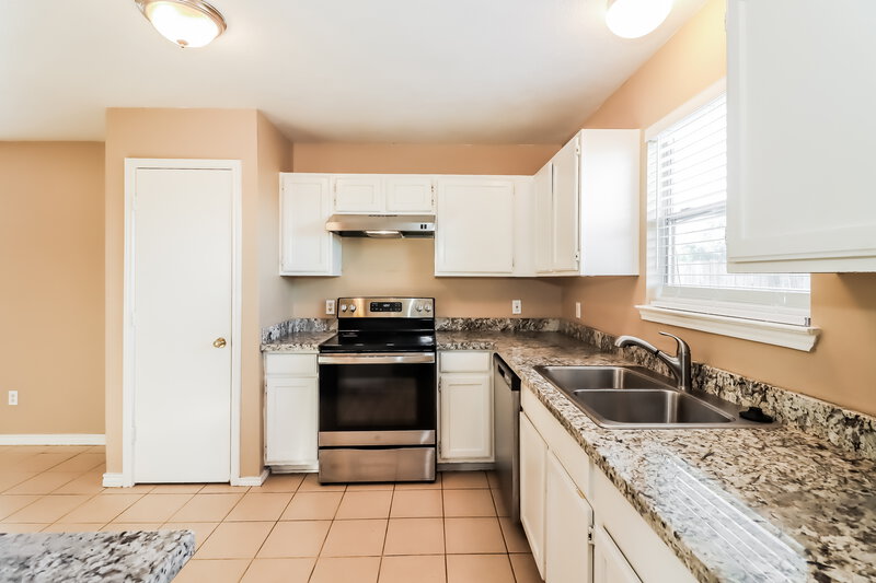 1,975/Mo, 407 Willow West Dr Houston, TX 77073 Kitchen View