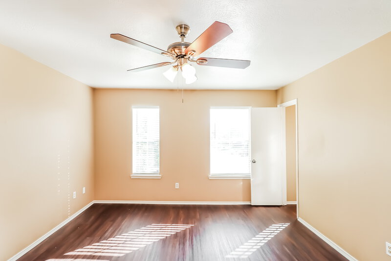 1,975/Mo, 407 Willow West Dr Houston, TX 77073 Main Bedroom View