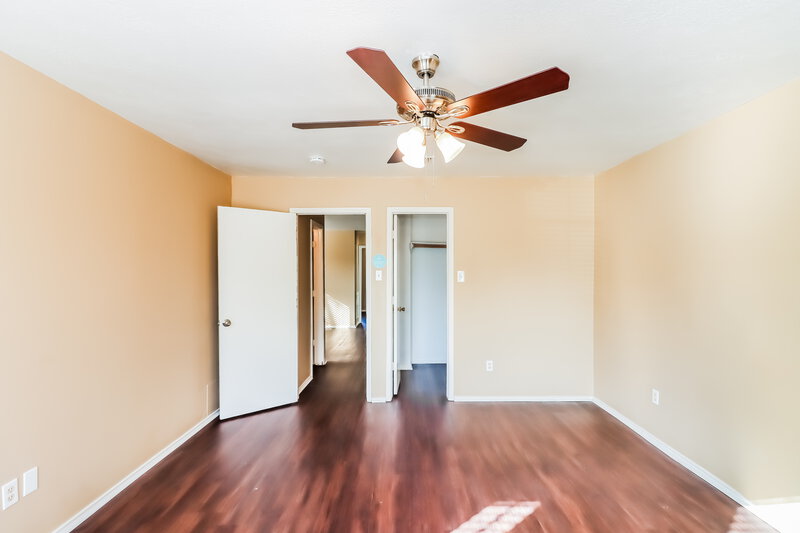 1,975/Mo, 407 Willow West Dr Houston, TX 77073 Main Bedroom View 2