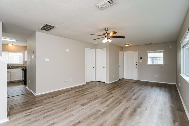1,840/Mo, 1129 Verde Trails Dr Houston, TX 77073 Living Room View 2