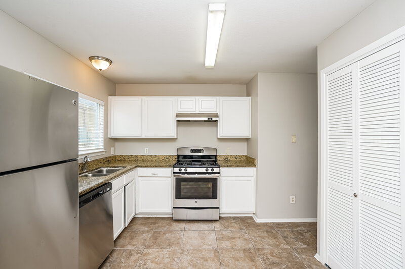 1,840/Mo, 1129 Verde Trails Dr Houston, TX 77073 Kitchen View 2