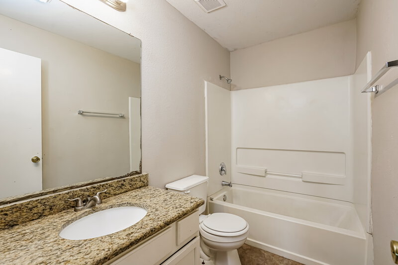 1,840/Mo, 1129 Verde Trails Dr Houston, TX 77073 Bathroom View