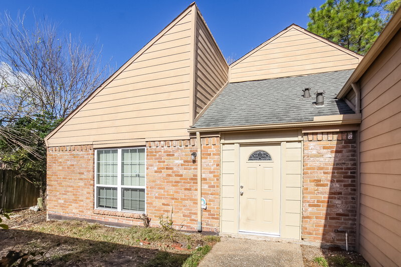 0/Mo, 13210 Creekview Park Dr Houston, TX 77082 Front View 2