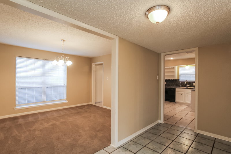 0/Mo, 13210 Creekview Park Dr Houston, TX 77082 Foyer View