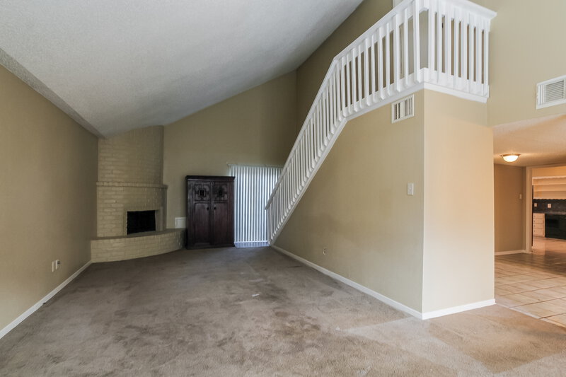 0/Mo, 13210 Creekview Park Dr Houston, TX 77082 Living Room View