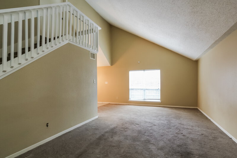 0/Mo, 13210 Creekview Park Dr Houston, TX 77082 Living Room View 2