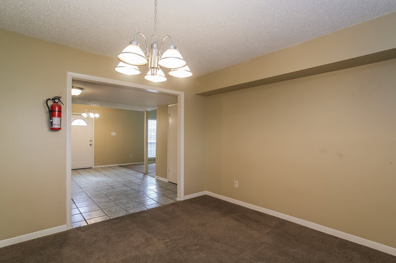 0/Mo, 13210 Creekview Park Dr Houston, TX 77082 Dining Room View