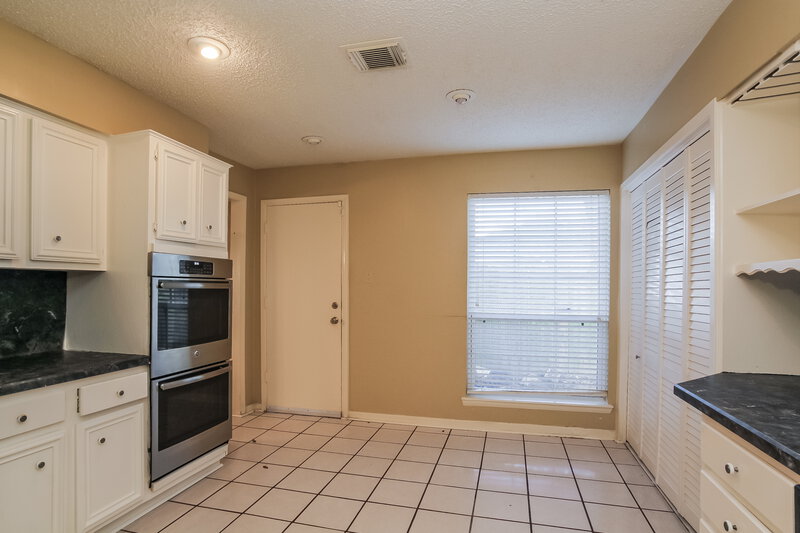 0/Mo, 13210 Creekview Park Dr Houston, TX 77082 Kitchen View 2