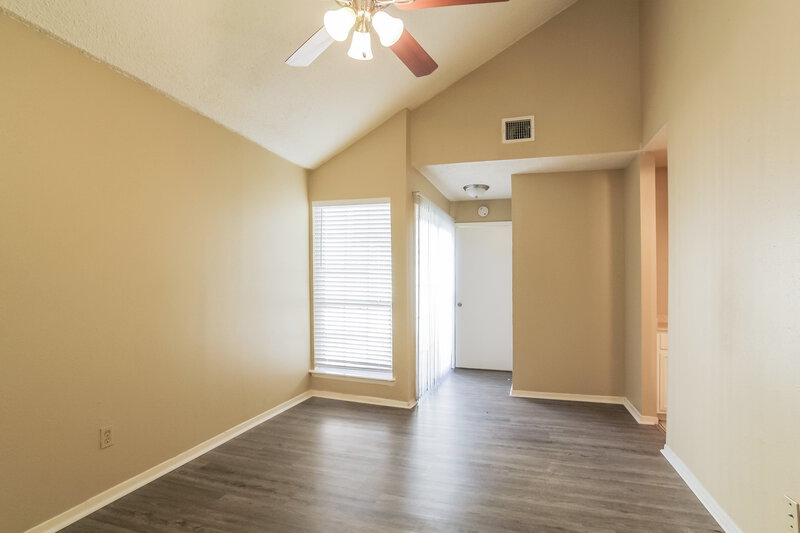 0/Mo, 13210 Creekview Park Dr Houston, TX 77082 Main Bedroom View 2