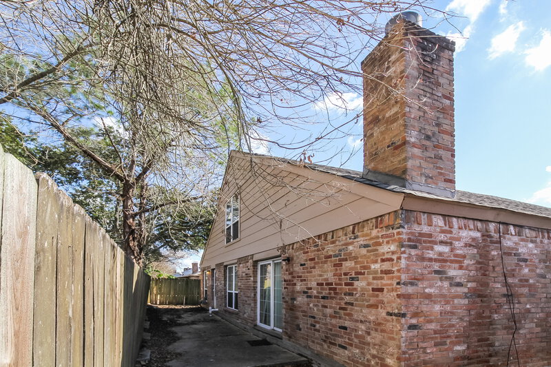 0/Mo, 13210 Creekview Park Dr Houston, TX 77082 Rear View