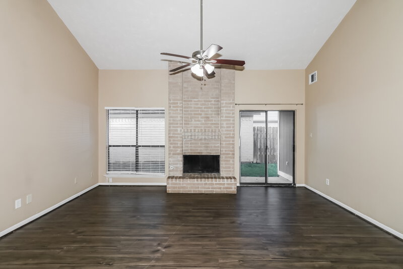 1,625/Mo, 3425 Benfield Dr Houston, TX 77082 Living Room View