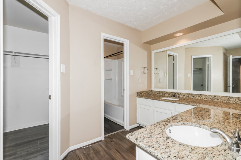 1,625/Mo, 3425 Benfield Dr Houston, TX 77082 Main Bathroom View
