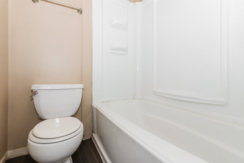 1,625/Mo, 3425 Benfield Dr Houston, TX 77082 Main Bathroom View 2