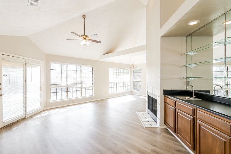 2,070/Mo, 16119 Salida de Sol Dr Houston, TX 77083 Living Room View 2