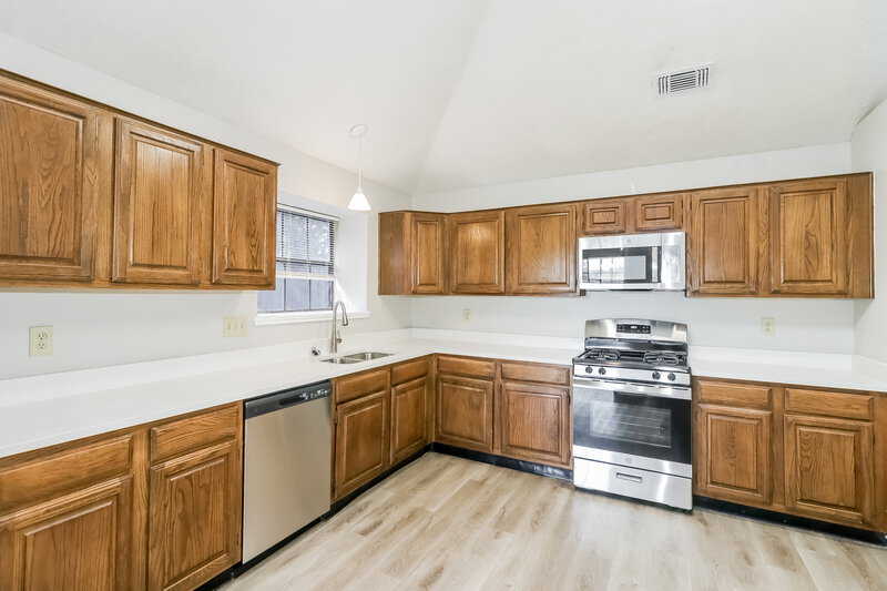 2,070/Mo, 16119 Salida de Sol Dr Houston, TX 77083 Kitchen View
