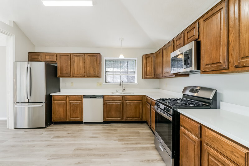 2,070/Mo, 16119 Salida de Sol Dr Houston, TX 77083 Kitchen View 2