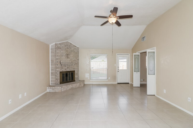 1,560/Mo, 15626 Barbarossa Dr Houston, TX 77083 Living Room View