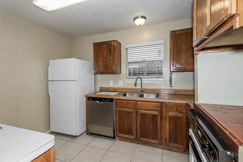 1,560/Mo, 15626 Barbarossa Dr Houston, TX 77083 Kitchen View