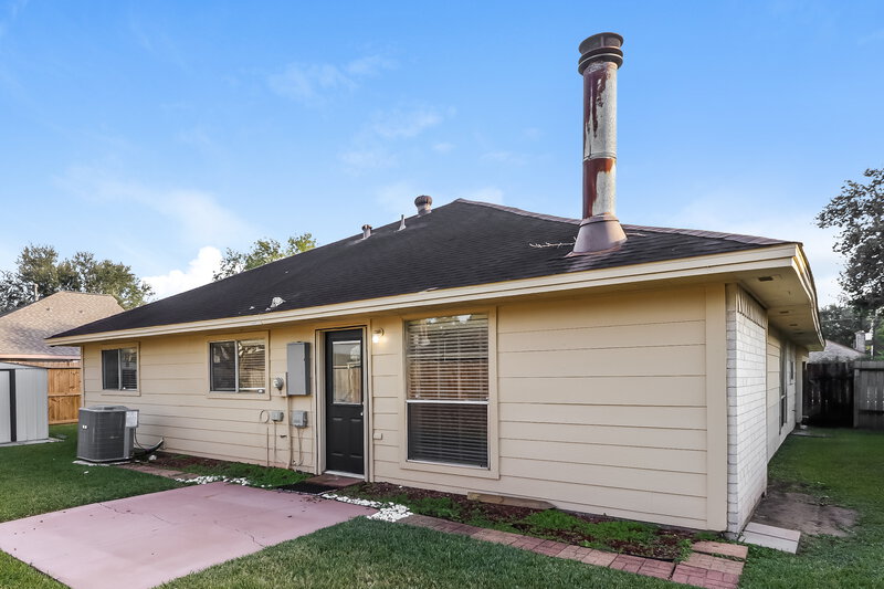 1,560/Mo, 15626 Barbarossa Dr Houston, TX 77083 Rear View