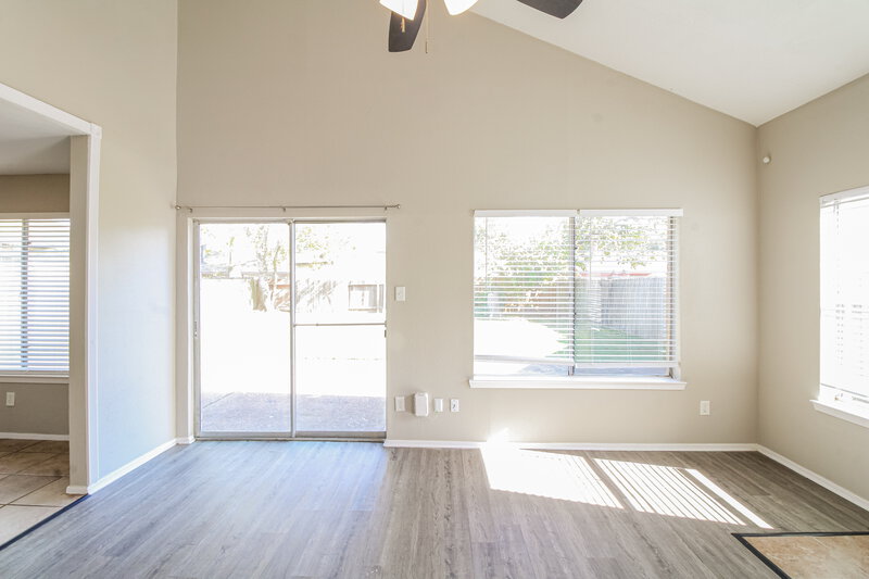 1,715/Mo, 7615 Alegria Dr Houston, TX 77083 Living Room View 2