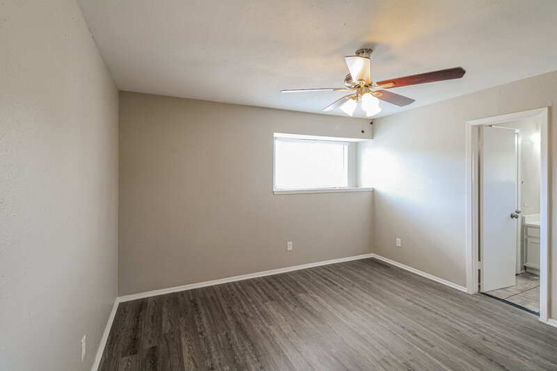 1,715/Mo, 7615 Alegria Dr Houston, TX 77083 Main Bedroom View