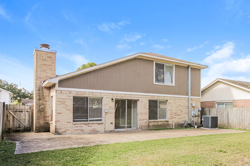 1,715/Mo, 7615 Alegria Dr Houston, TX 77083 Rear View 3