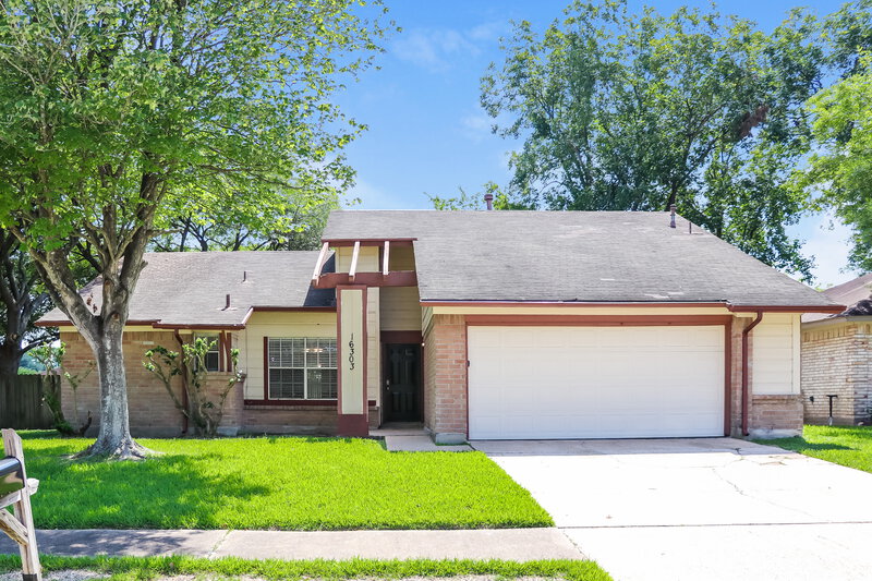 1,815/Mo, 16303 La Gloria Dr Houston, TX 77083 External View