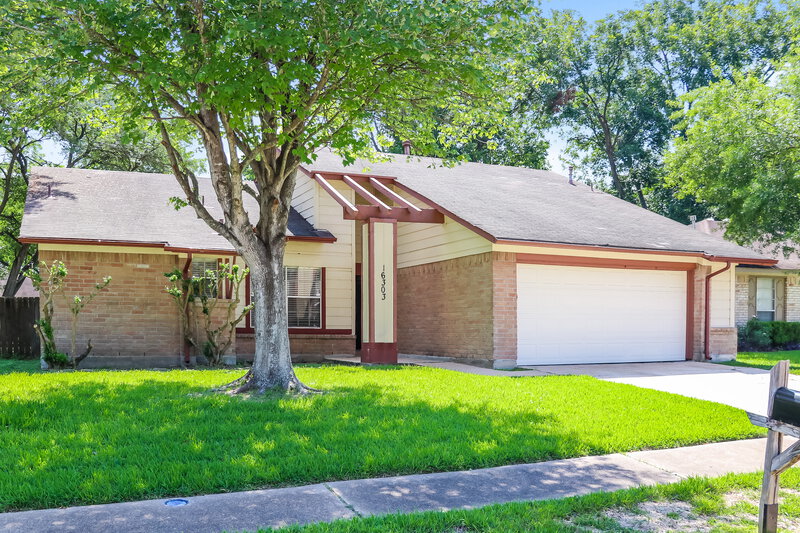 1,815/Mo, 16303 La Gloria Dr Houston, TX 77083 Front View