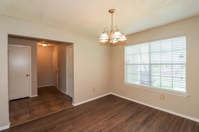 1,815/Mo, 16303 La Gloria Dr Houston, TX 77083 Dining Room View