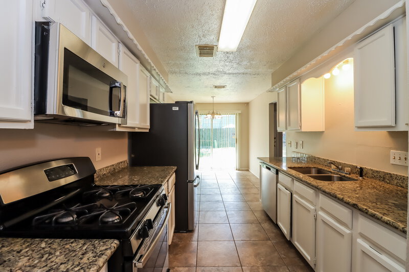 1,815/Mo, 16303 La Gloria Dr Houston, TX 77083 Kitchen View
