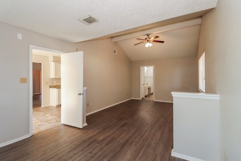 1,815/Mo, 16303 La Gloria Dr Houston, TX 77083 Family Room View