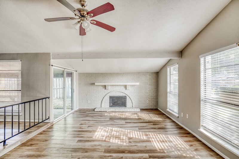 1,645/Mo, 15614 Mendocino Dr Houston, TX 77083 Living Room View