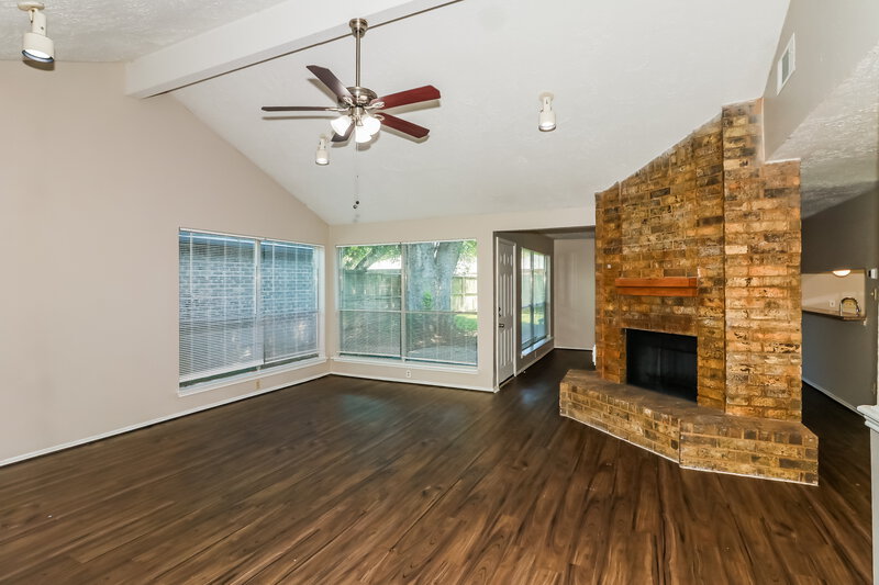 1,760/Mo, 15306 Evergreen Place Dr Houston, TX 77083 Living Room View