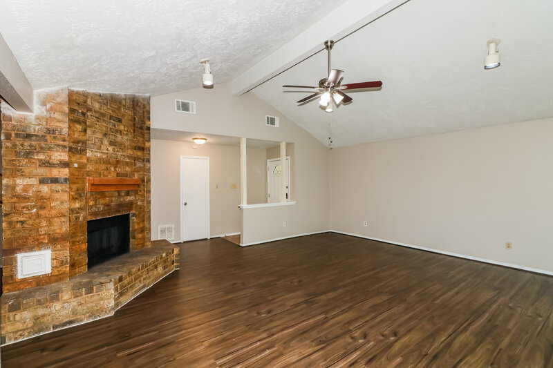 1,760/Mo, 15306 Evergreen Place Dr Houston, TX 77083 Living Room View 2