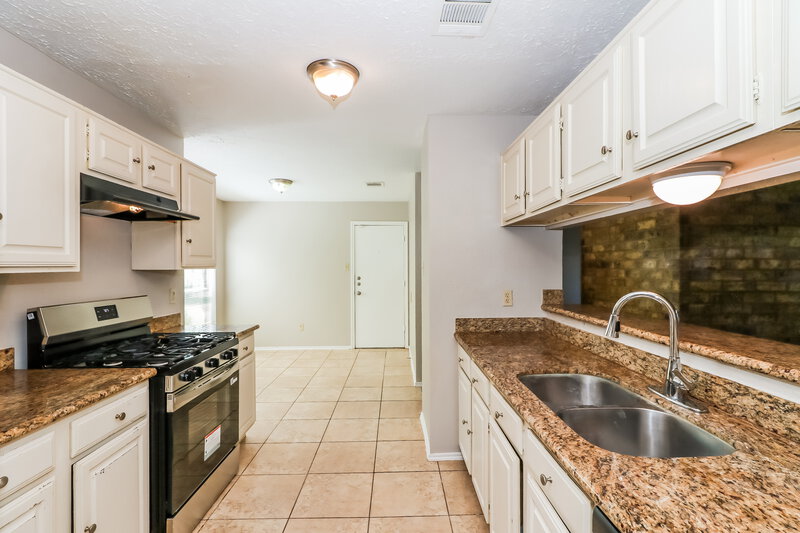 1,760/Mo, 15306 Evergreen Place Dr Houston, TX 77083 Kitchen View 2