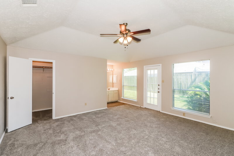 1,760/Mo, 15306 Evergreen Place Dr Houston, TX 77083 Main Bedroom View