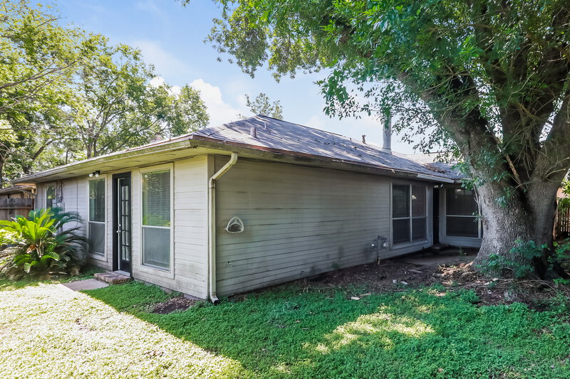 1,760/Mo, 15306 Evergreen Place Dr Houston, TX 77083 Rear View 2