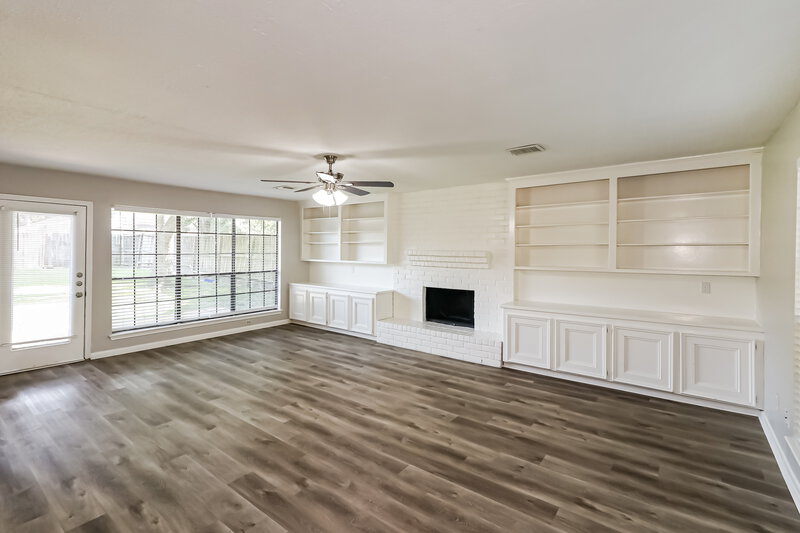 1,960/Mo, 15127 Camino del Sol Dr Houston, TX 77083 Living Room View