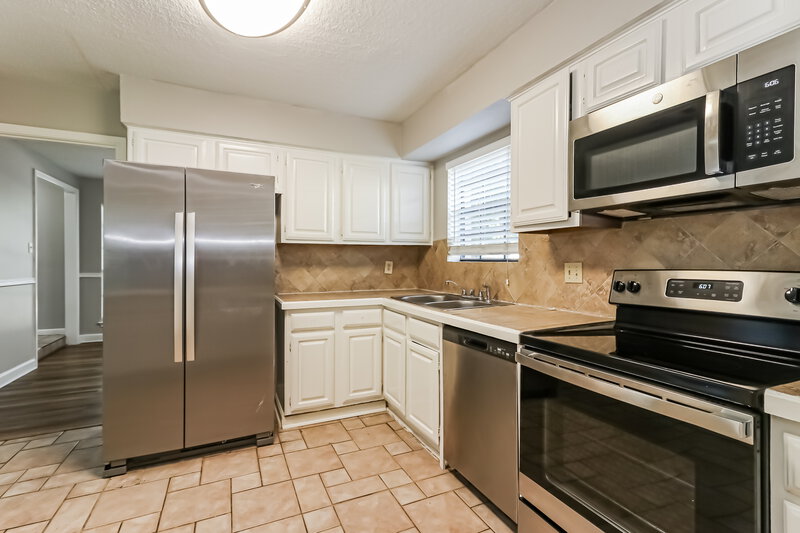 1,960/Mo, 15127 Camino del Sol Dr Houston, TX 77083 Kitchen View 2